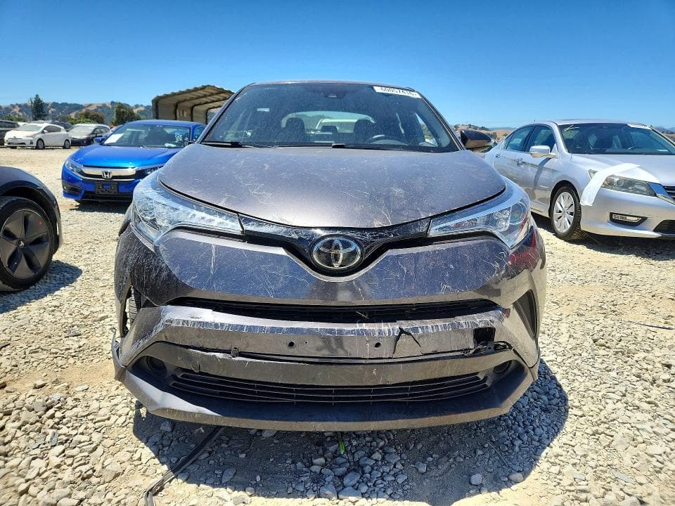 2019 TOYOTA C-HR XLE 5