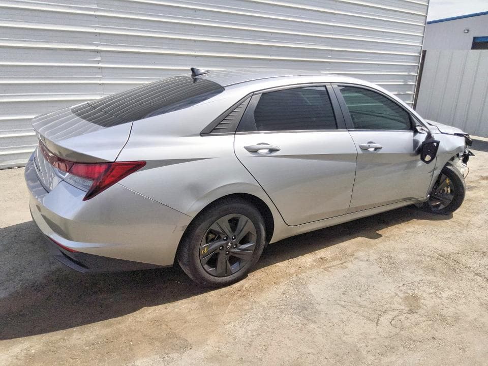 2022 HYUNDAI ELANTRA SEL 3