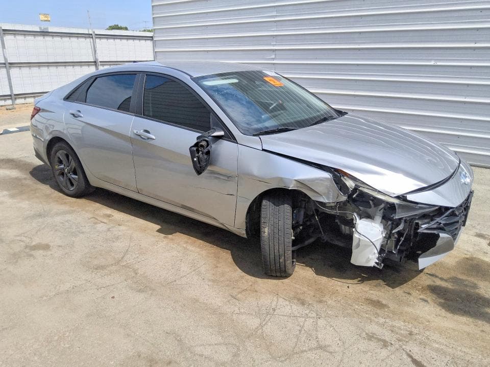 2022 HYUNDAI ELANTRA SEL 4