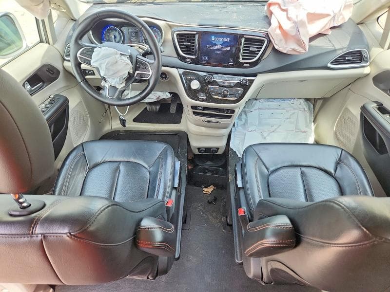2020 CHRYSLER PACIFICA TOURING L 8