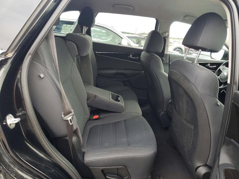 2020 KIA SORENTO S 11