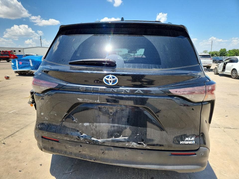 2023 TOYOTA SIENNA XLE 6