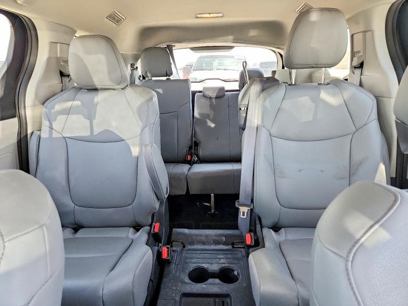 2023 TOYOTA SIENNA XLE 10