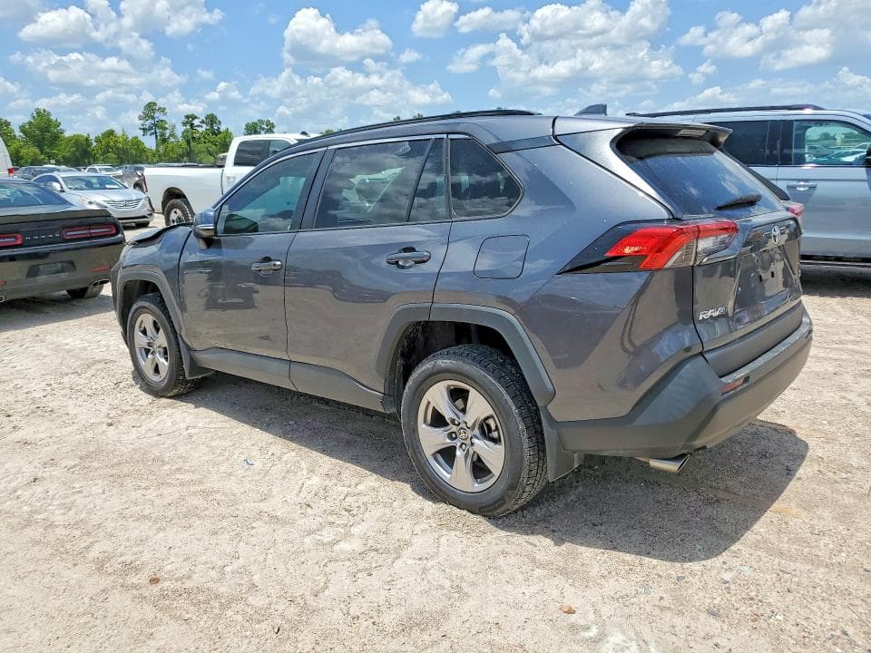 2023 TOYOTA RAV4 XLE 2