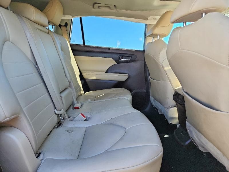 2021 TOYOTA HIGHLANDER HYBRID XLE 11