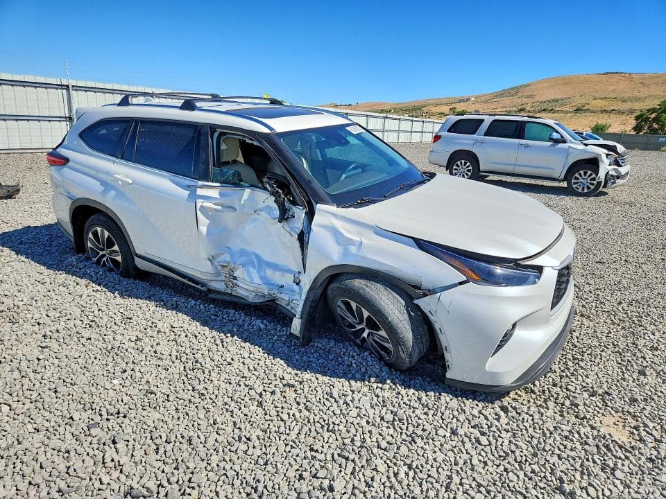 2021 TOYOTA HIGHLANDER HYBRID XLE 4