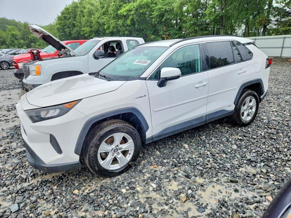 2020 TOYOTA RAV4 LE 1