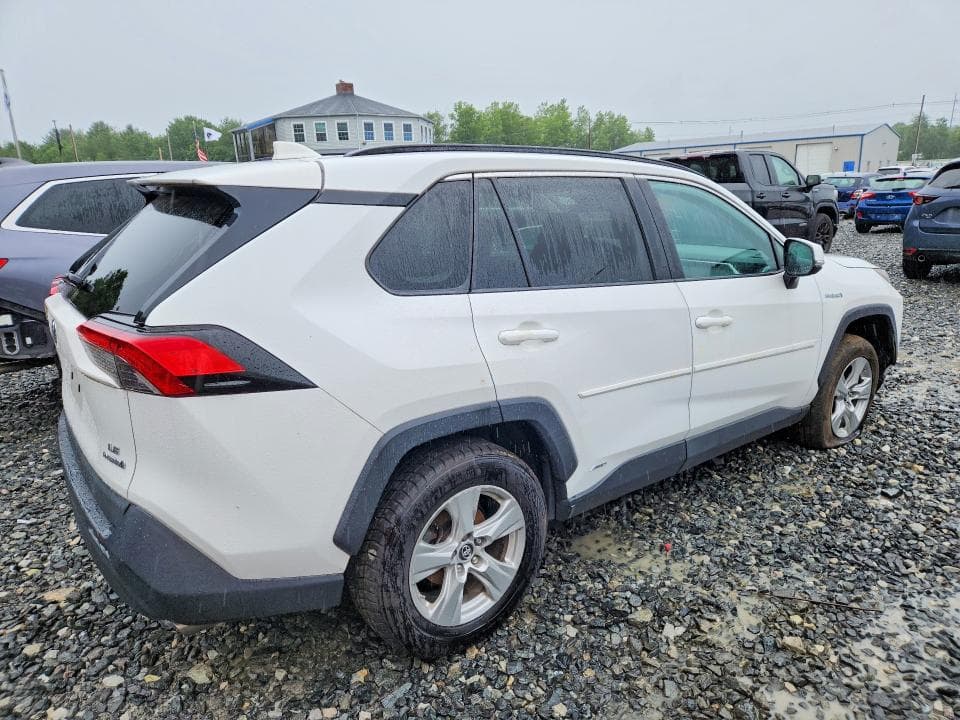 2020 TOYOTA RAV4 LE 3