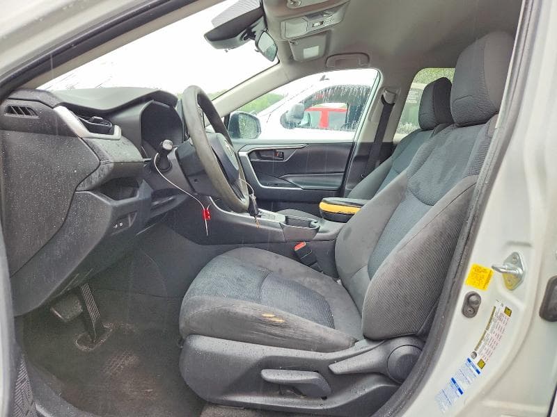 2020 TOYOTA RAV4 LE 7