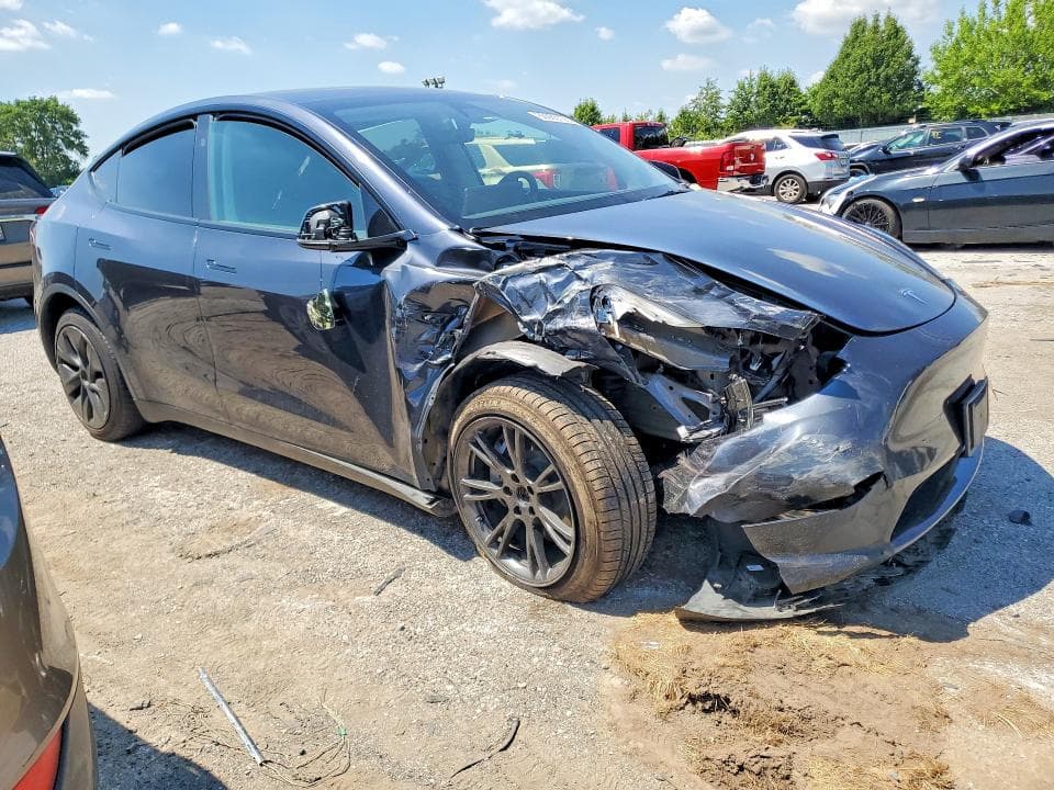 2024 TESLA MODEL Y 4