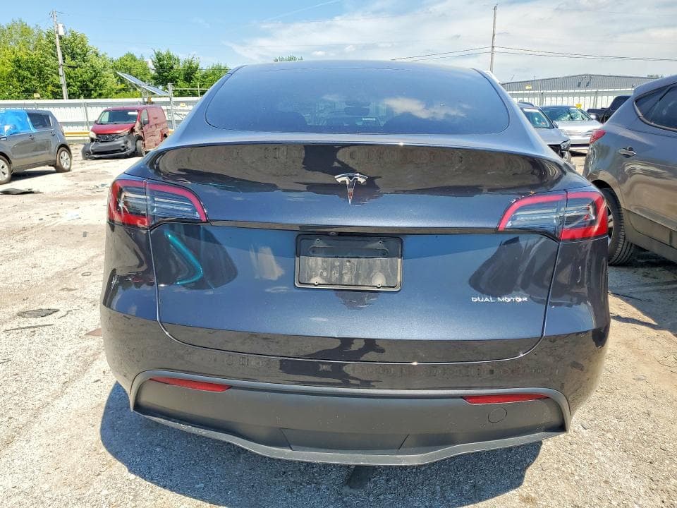 2024 TESLA MODEL Y 6