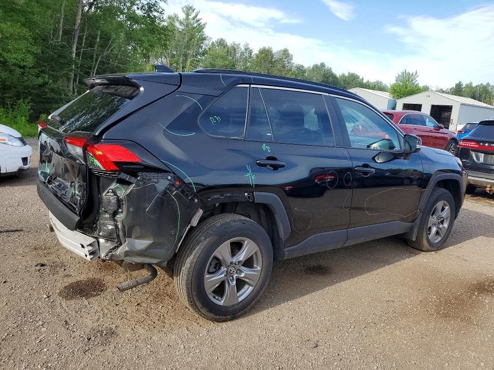 2024 TOYOTA RAV4 XLE 3