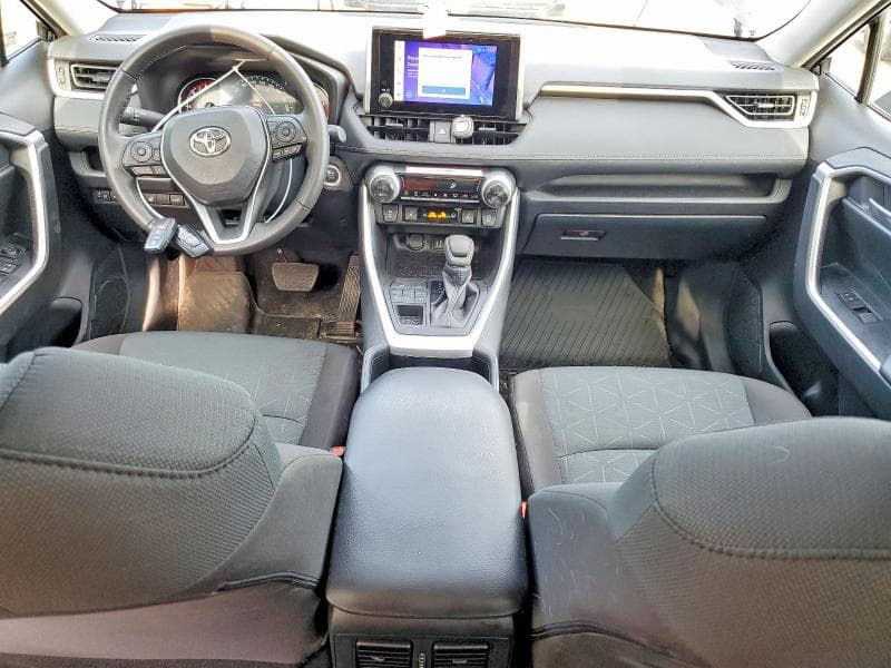 2024 TOYOTA RAV4 XLE 8