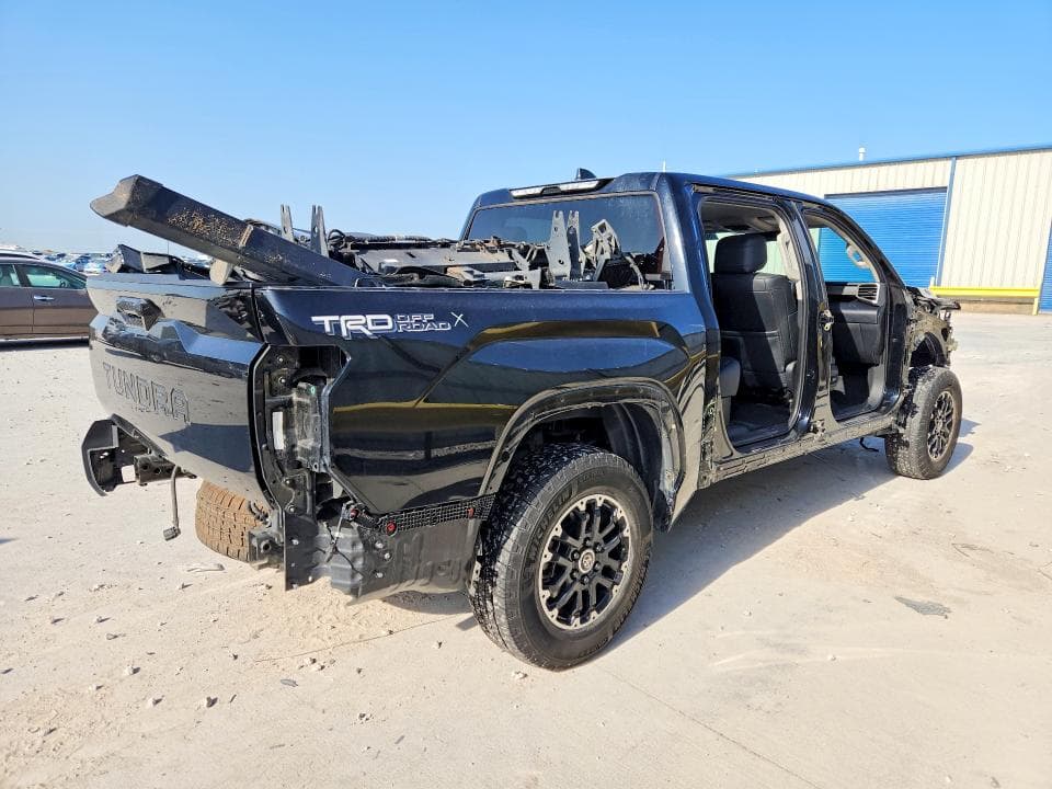 2024 TOYOTA TUNDRA SR5 3