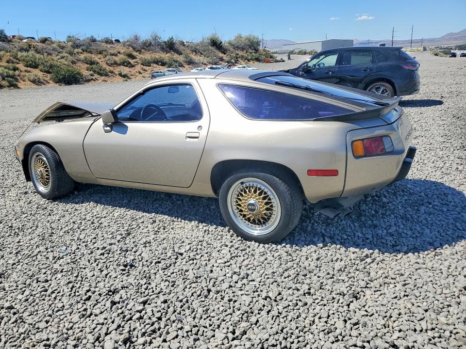 1985 PORSCHE 928 S 2