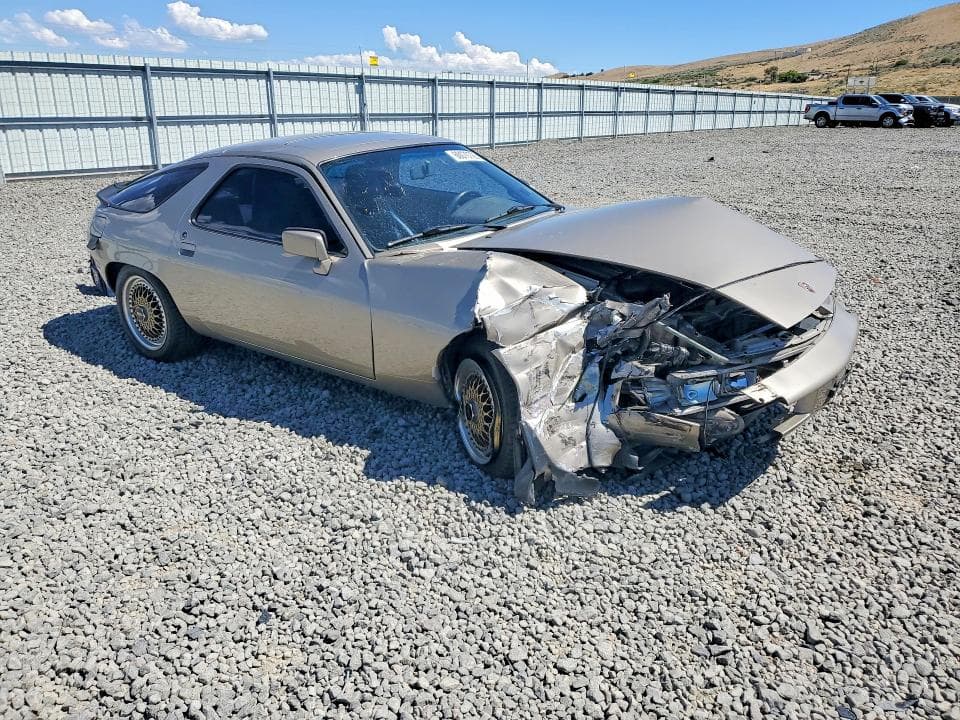 1985 PORSCHE 928 S 4