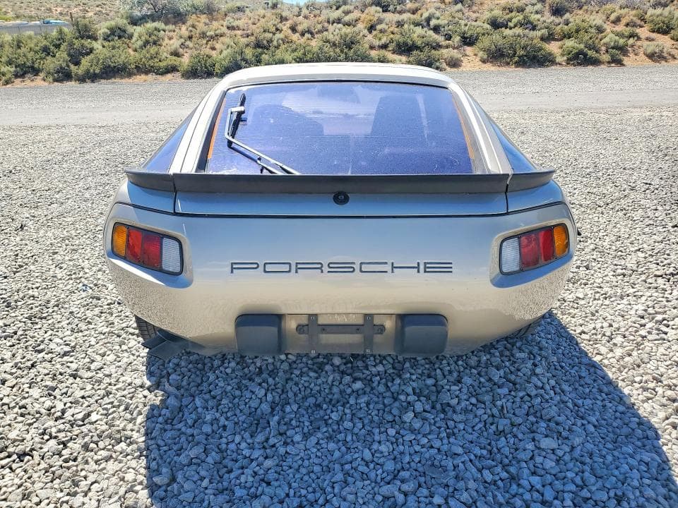 1985 PORSCHE 928 S 6