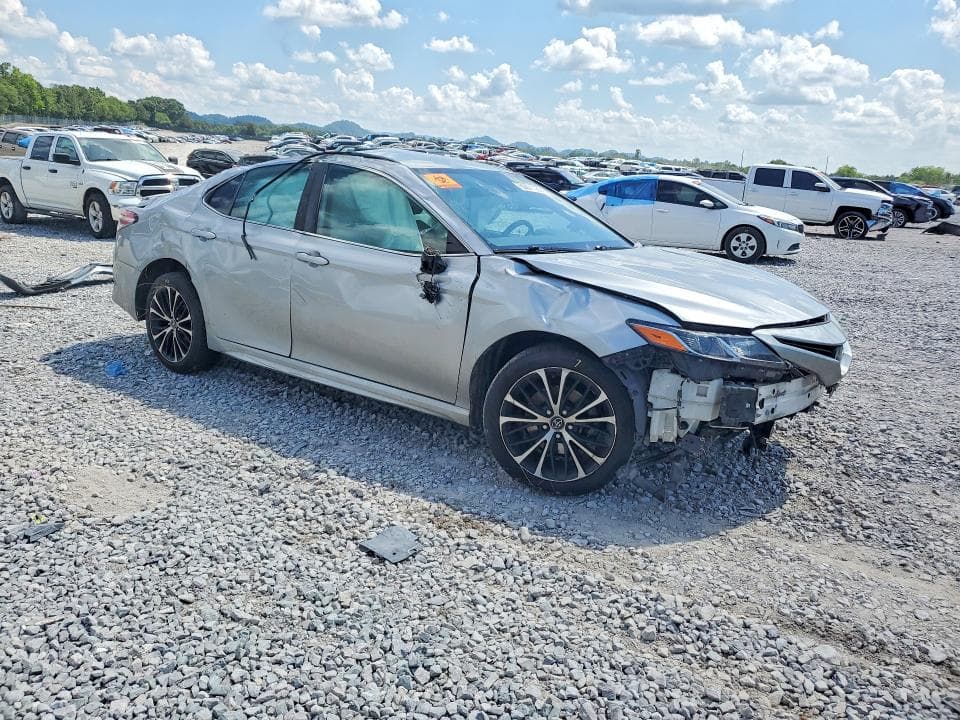 2020 TOYOTA CAMRY SE 4