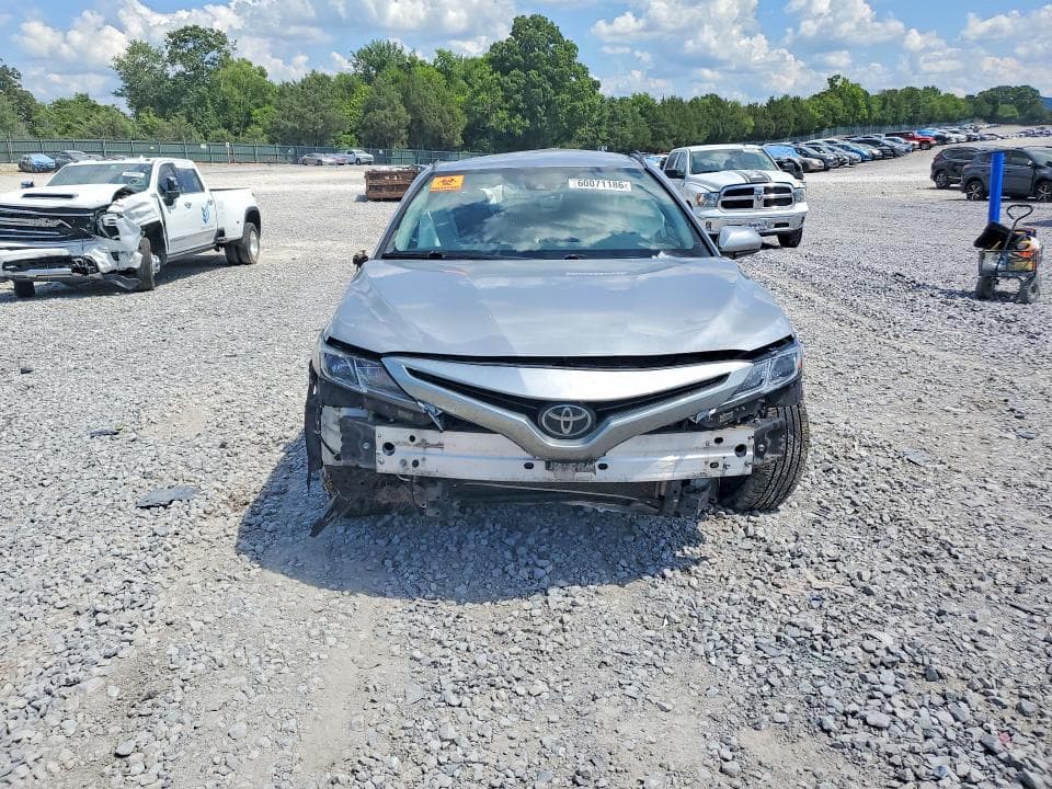 2020 TOYOTA CAMRY SE 5