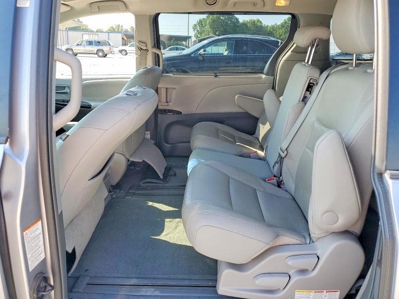 2017 TOYOTA SIENNA XLE 8-PASSENGER XLE 8-PASSENGER 11