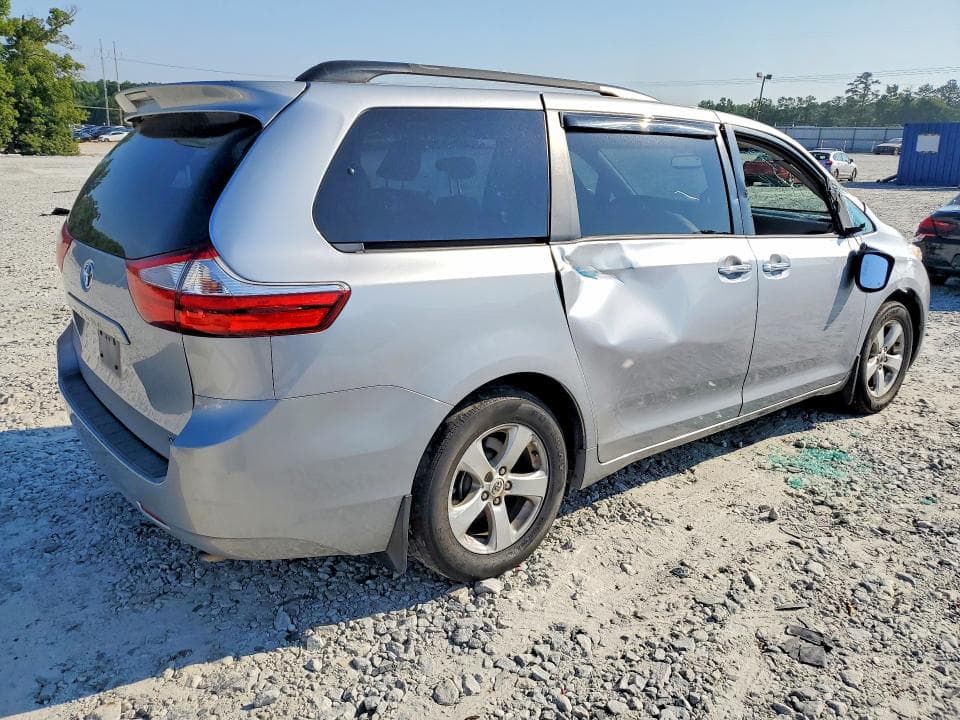 2017 TOYOTA SIENNA XLE 8-PASSENGER XLE 8-PASSENGER 3