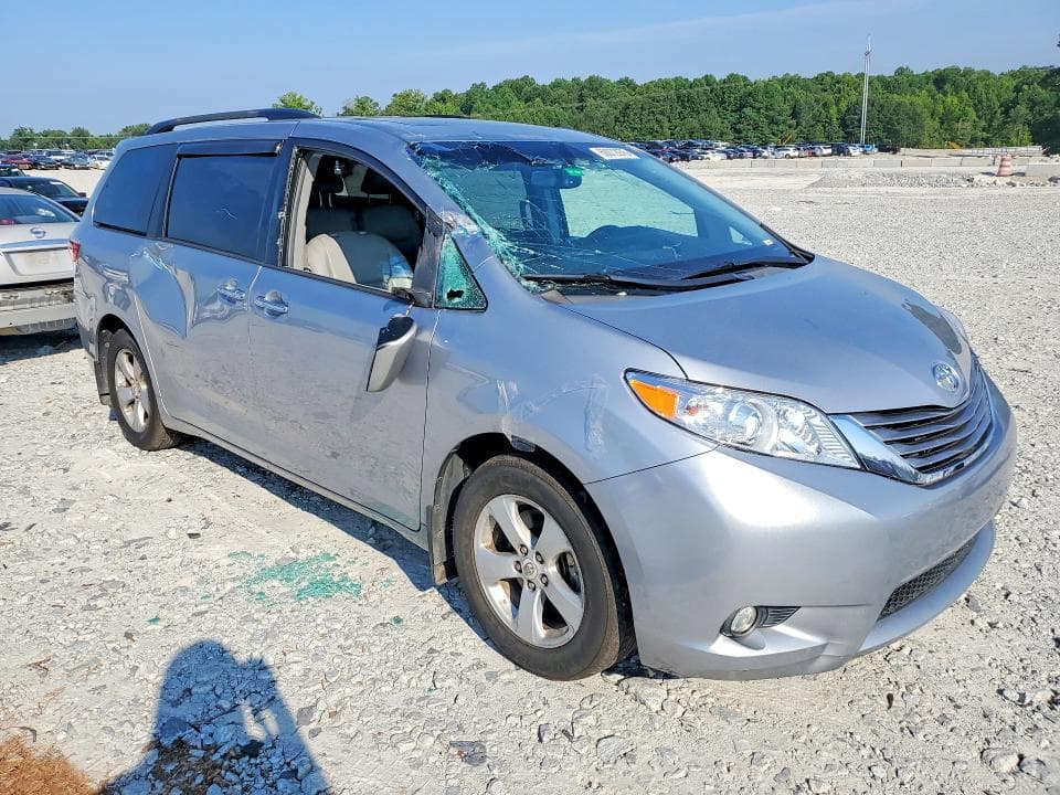 2017 TOYOTA SIENNA XLE 8-PASSENGER XLE 8-PASSENGER 4