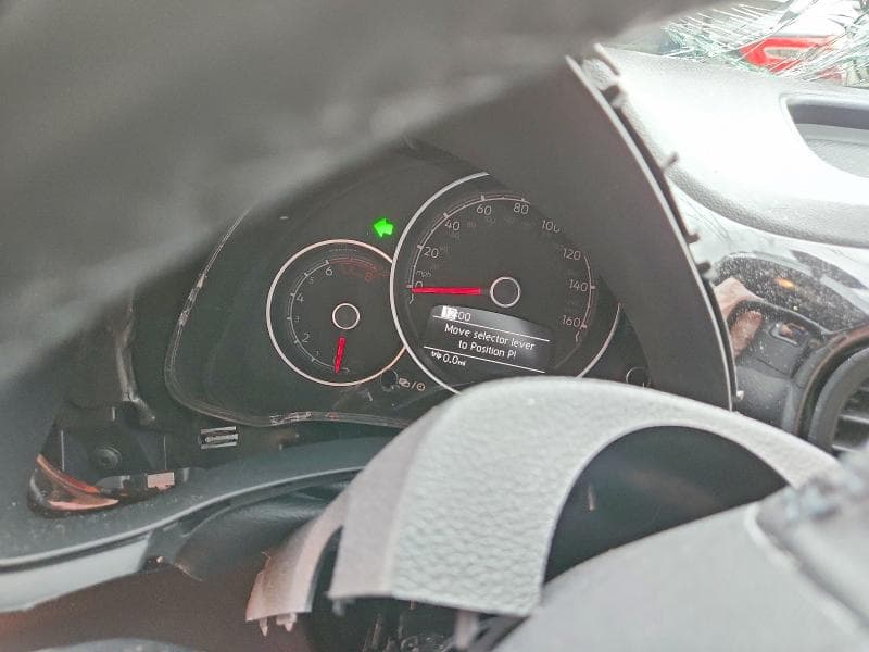 2018 VOLKSWAGEN BEETLE S 9