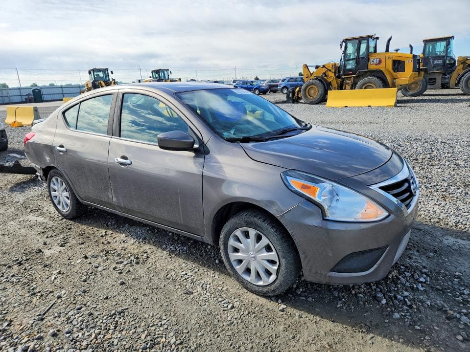 2017 NISSAN VERSA 1.6 SV 4
