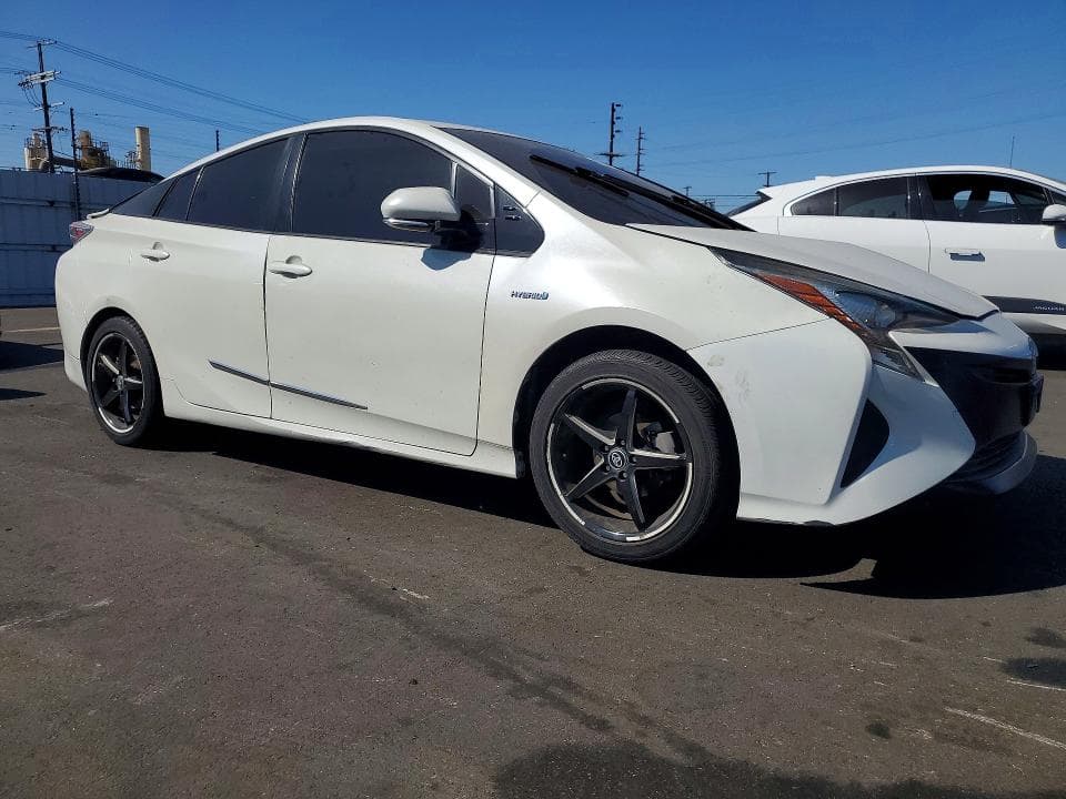 2017 TOYOTA PRIUS THREE 4