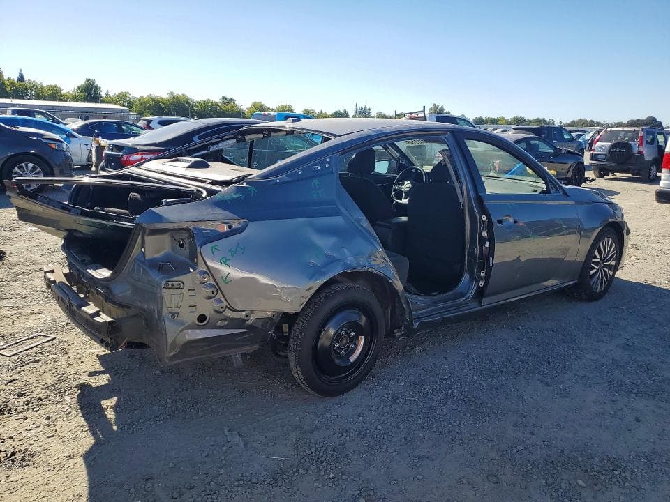 2023 NISSAN ALTIMA SV 3
