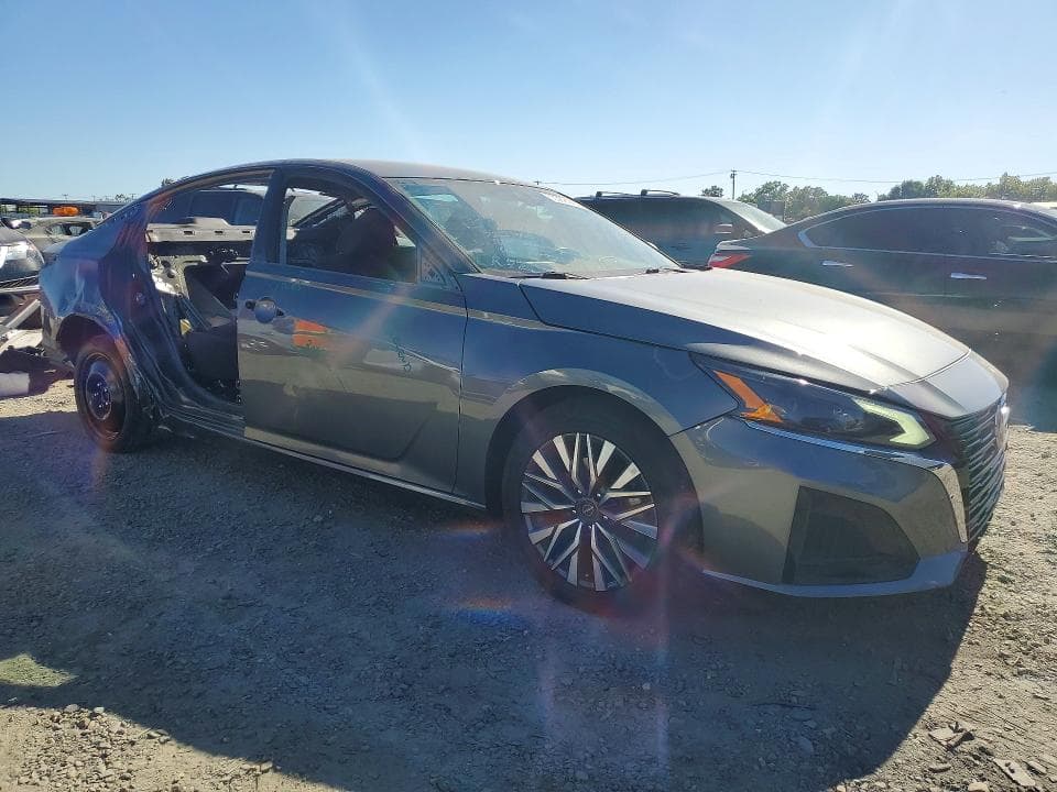 2023 NISSAN ALTIMA SV 4