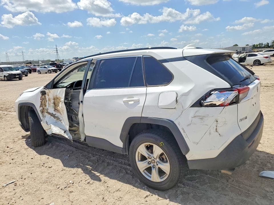 2021 TOYOTA RAV4 XLE 2