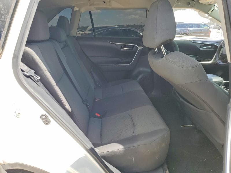 2021 TOYOTA RAV4 XLE 10