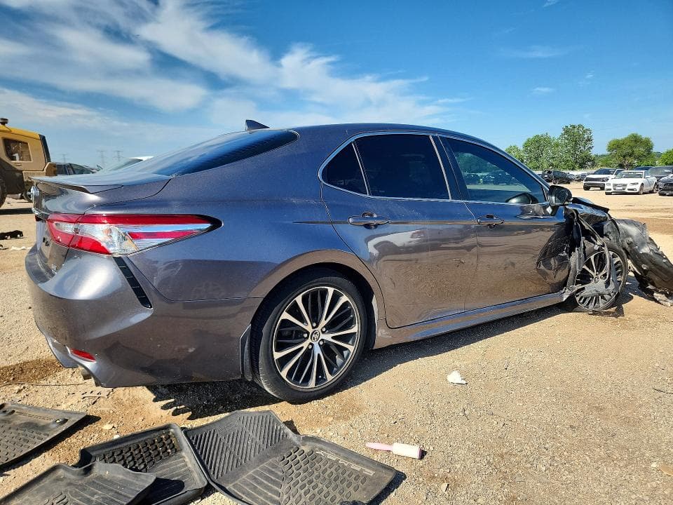 2020 TOYOTA CAMRY SE SE 3