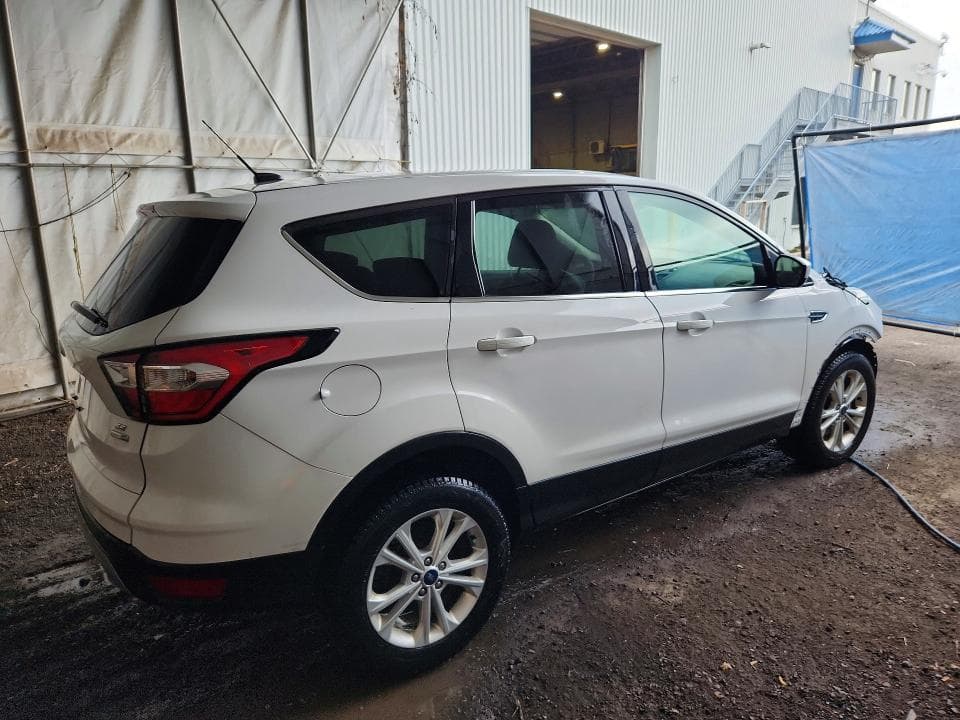 2017 FORD ESCAPE SE 3