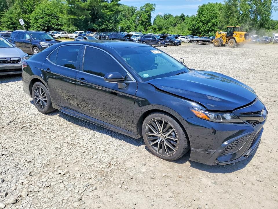 2024 TOYOTA CAMRY SE 4