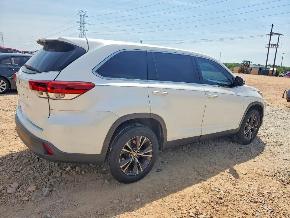 2019 TOYOTA HIGHLANDER LE 3
