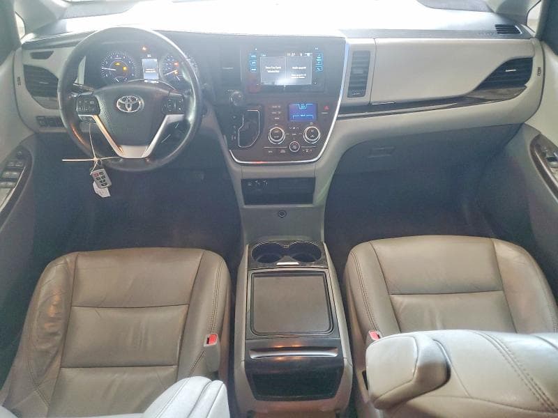 2017 TOYOTA SIENNA XLE 7-PASSENGER XLE 7-PASSENGER 8