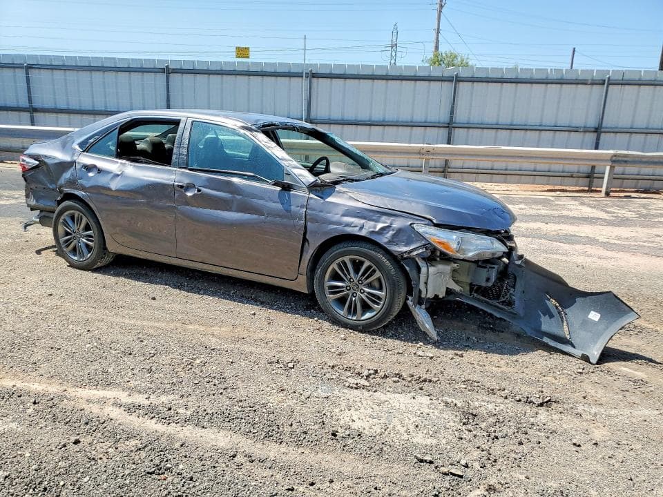 2017 TOYOTA CAMRY SE 4