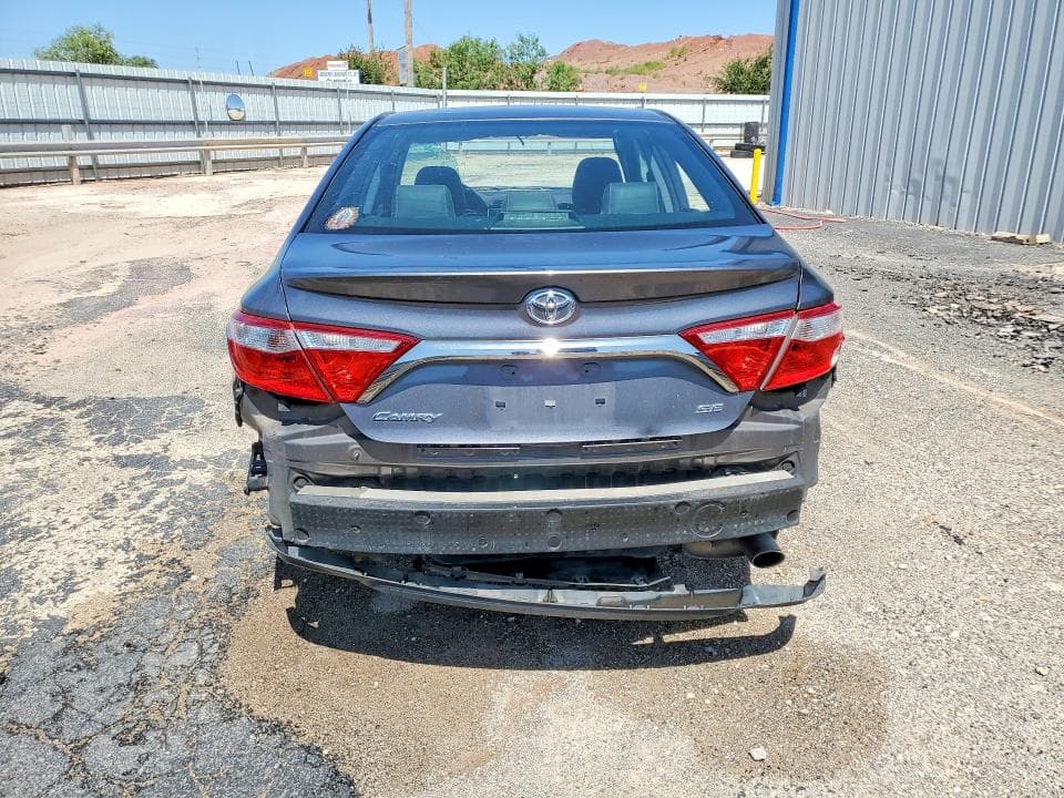 2017 TOYOTA CAMRY SE 6