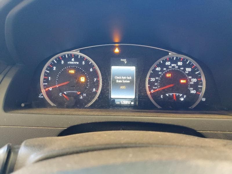 2017 TOYOTA CAMRY SE 9