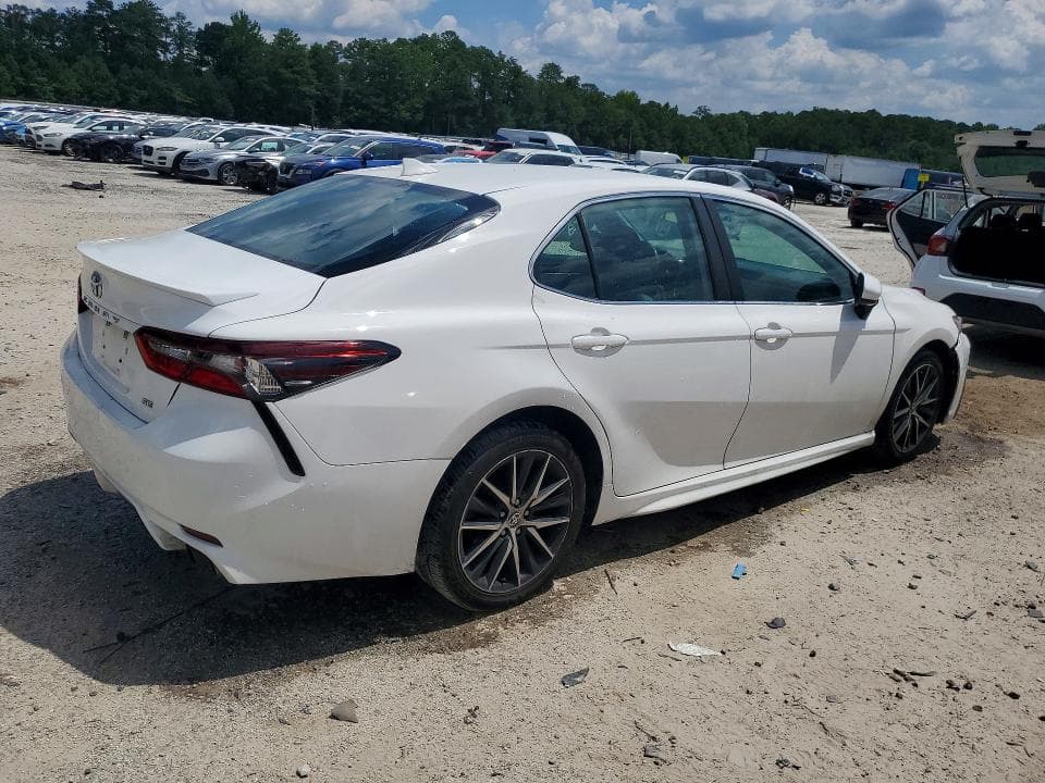 2021 TOYOTA CAMRY SE 3