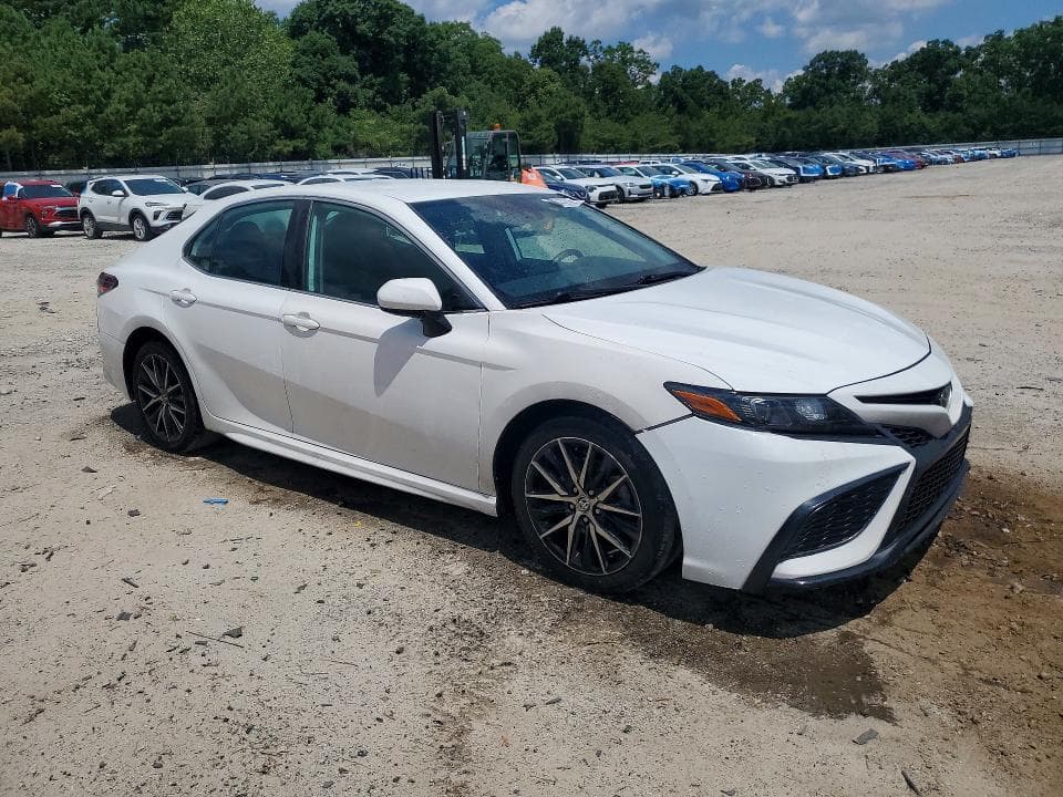 2021 TOYOTA CAMRY SE 4