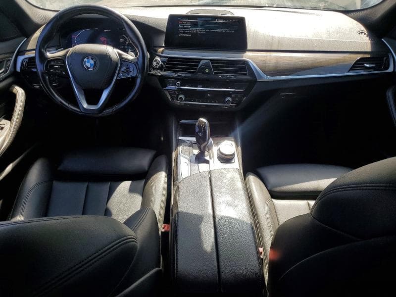 2020 BMW 530E 8