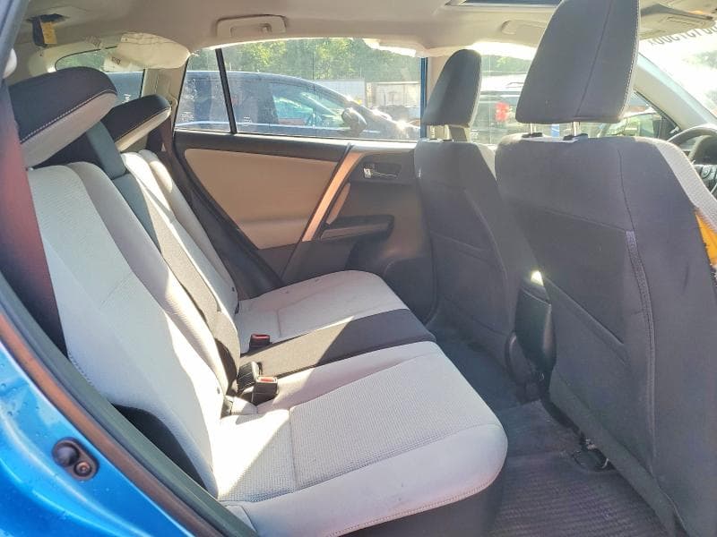 2017 TOYOTA RAV4 XLE 11