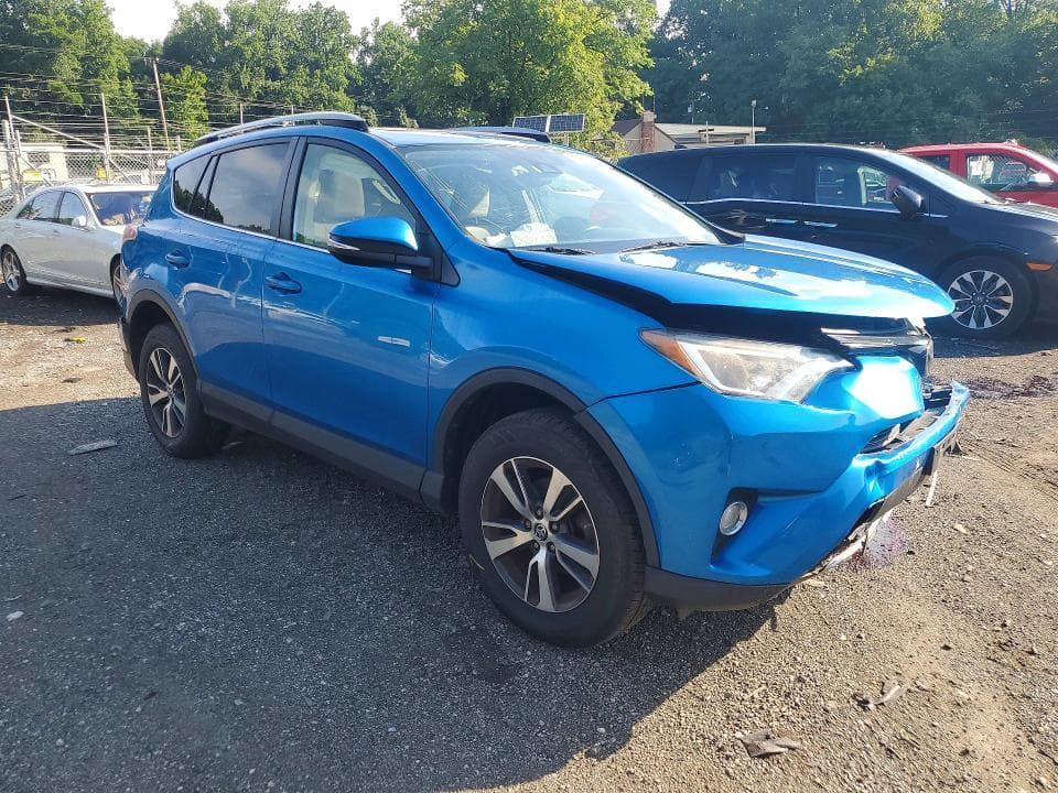 2017 TOYOTA RAV4 XLE 4