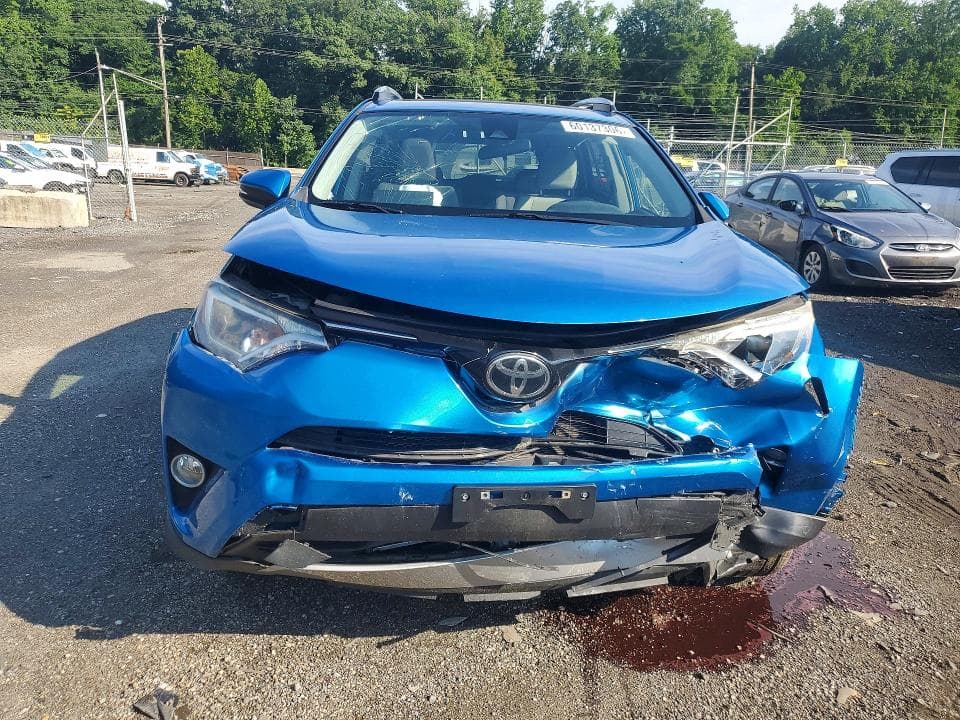 2017 TOYOTA RAV4 XLE 5