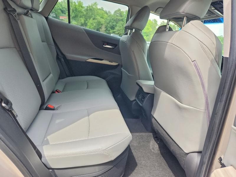 2021 TOYOTA VENZA XLE 11
