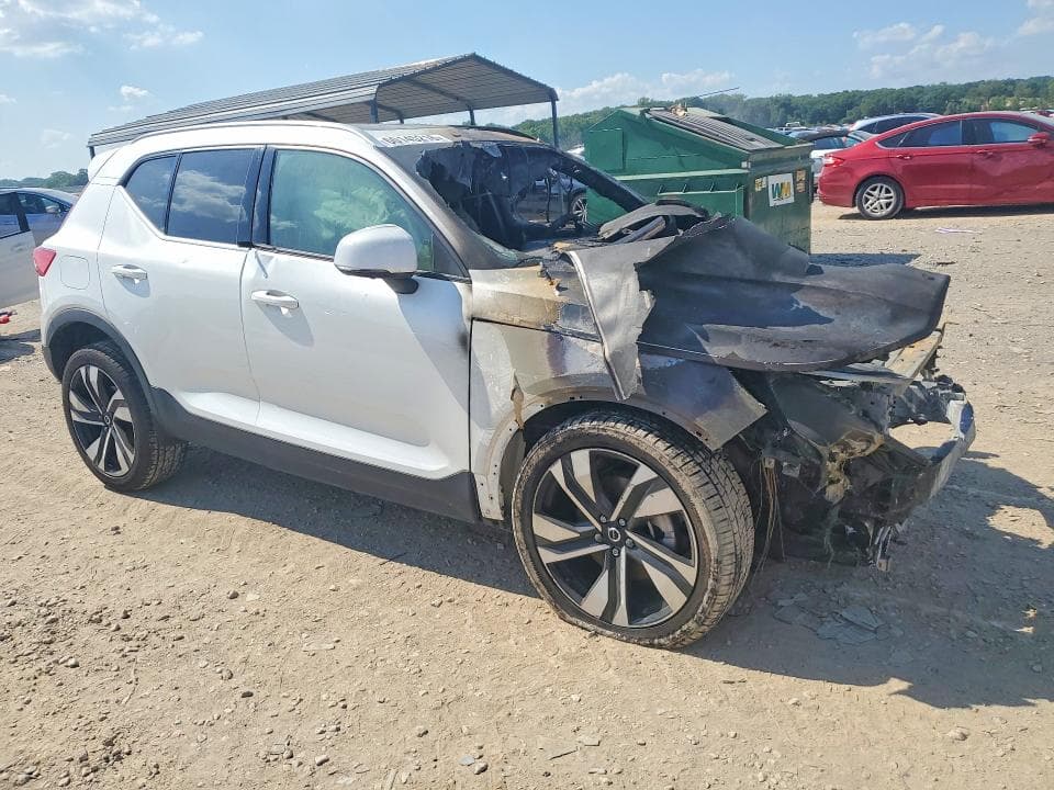 2023 VOLVO XC40 ULTIMATE ULTIMATE 4