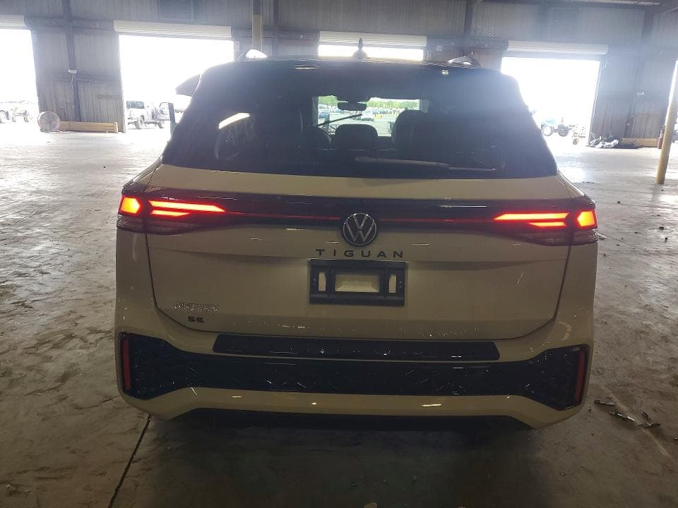 2026 VOLKSWAGEN TIGUAN SE R-LINE BLACK 6